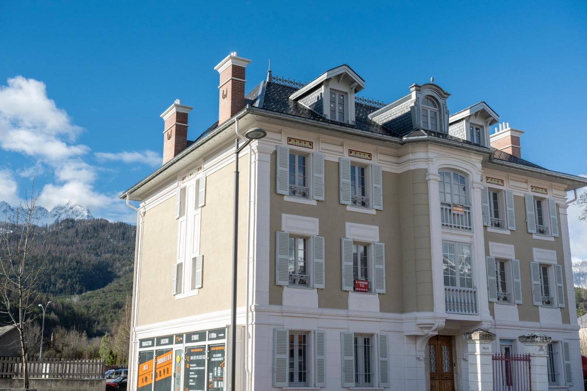 Petite Anita - Centre Ville - Parking Prive Barcelonnette Kültér fotó